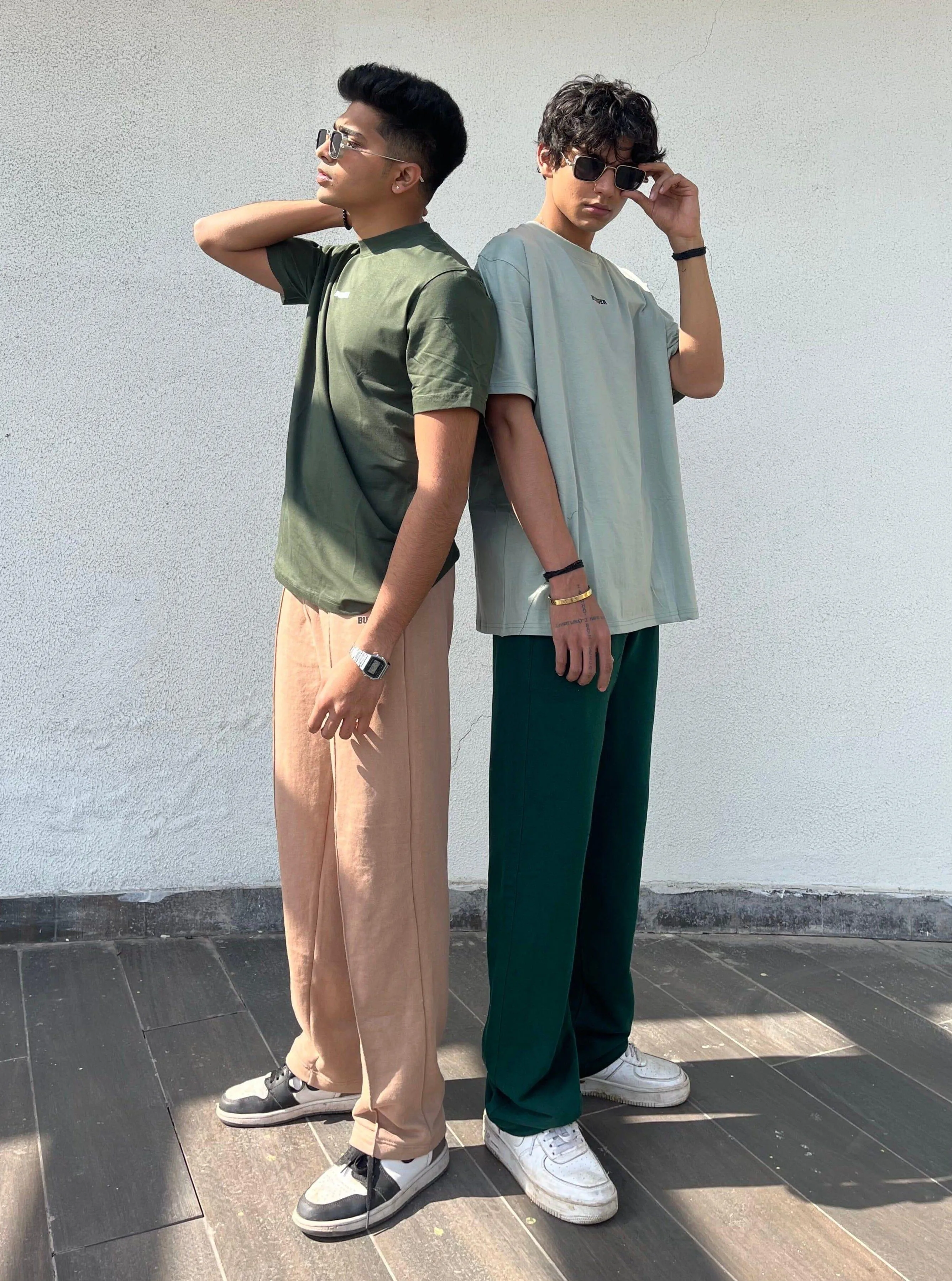 Minimal Burger Logo : Round Neck Regular Tee For Men