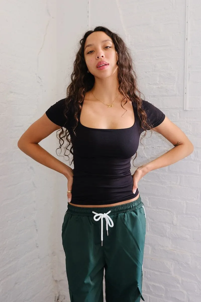 Yari Clean Lines Short Sleeve Top